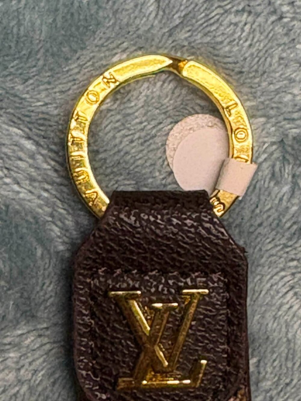 Faux Leather Keychain with gold detail - Picture 3 of 4